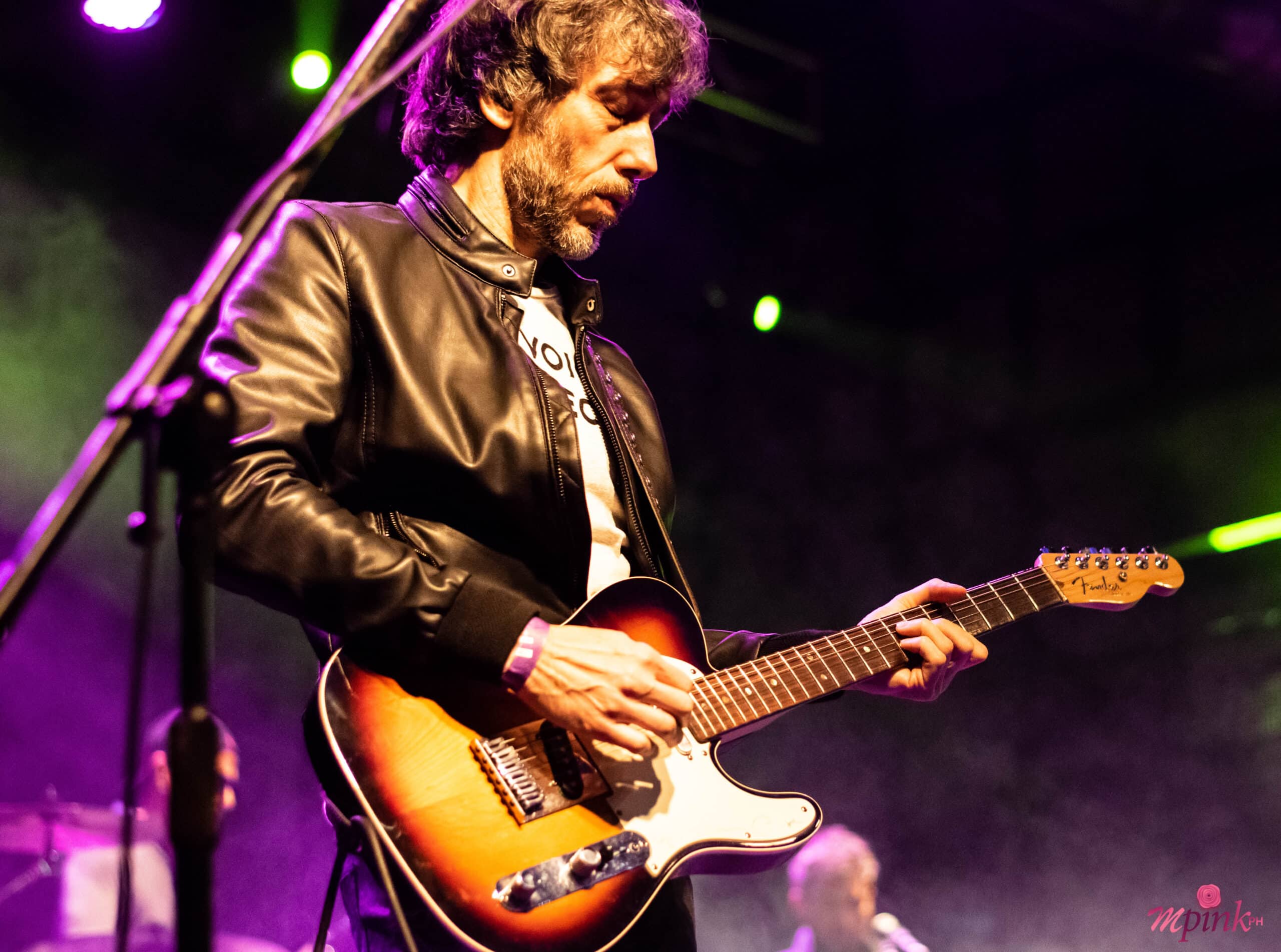 Estelares en Vorterix, y cómo darle una vida a las canciones sin arrepentirse - Los más de 20 años de trayectoria de Estelares se festejaron ante un numeroso público que colmó el teatro rosarino de calle Salta. El ya amalgamado sexteto liderado por Juan Manuel Moretti llegó con su #ConstelacionDeCanciones y la marca registrada de exquisitas composiciones y melodías, endulzadas con bonitas anécdotas. f85535f3 74f6 4408 99e0 ca757e239c32 scaled