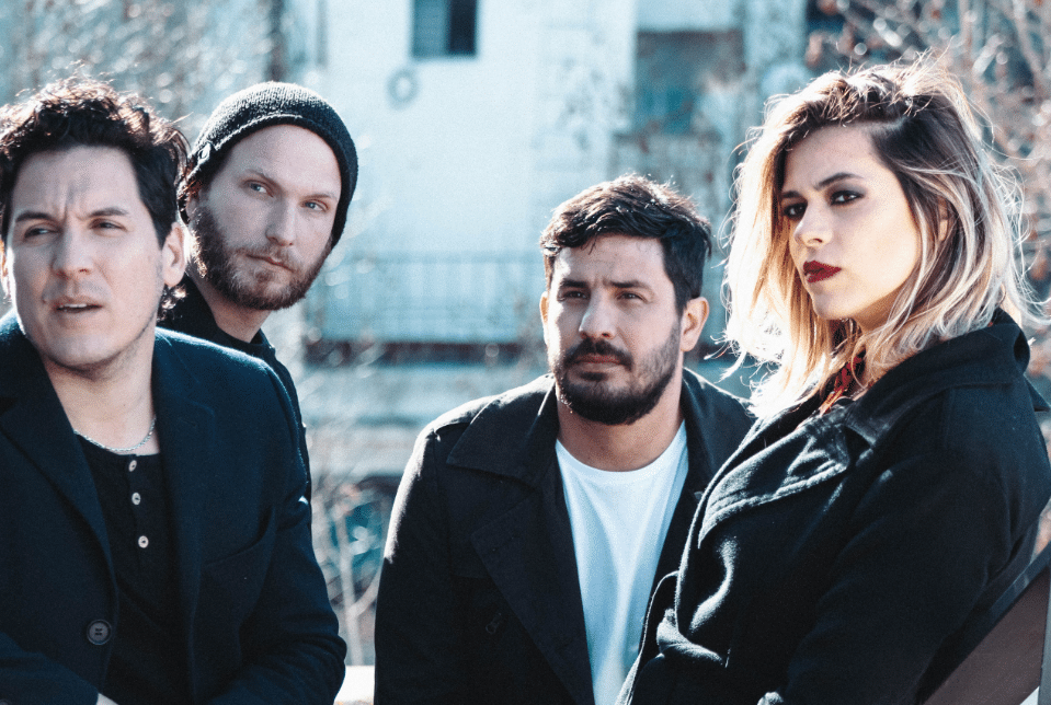 Holms: "La oscuridad puede transformarse en algo hermoso" - Holms presentará su EP el viernes 19 de octubre en el teatro El Cubo (Zelaya 3053, Buenos Aires). Las anticipadas se consiguen contactando a la banda (oficialholms@gmail.com). fb9dfdfa 0317 4398 b56b 82292fd42b35