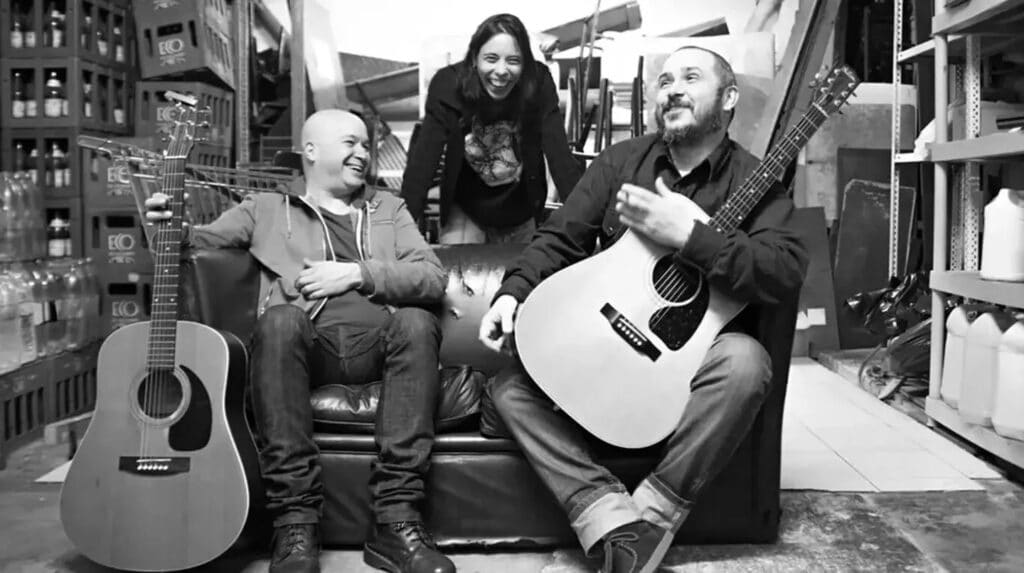 Flopa Manza Minimal - Este trío nació acústico, como propuesta de Ariel Minimal. En abril del 2003 editaron el disco debut, no tan acústico. Flopa Manza Minimal
