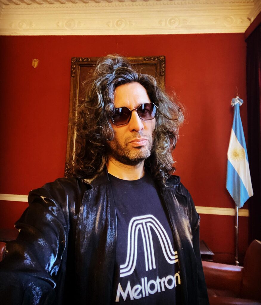 Gonzalo Aloras - Luego de varios años de producción, Gonzalo Aloras lanza su cuarto disco de estudio llamado "Digital" con la producción de Ingaramo, Jeremy Flagelo y Ezequiel Spinelli, y la particularidad de ser el primer trabajo del artista editado en vinilo. Gonzalo Aloras