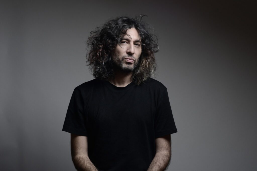 Gonzalo Aloras - Luego de varios años de producción, Gonzalo Aloras lanza su cuarto disco de estudio llamado "Digital" con la producción de Ingaramo, Jeremy Flagelo y Ezequiel Spinelli, y la particularidad de ser el primer trabajo del artista editado en vinilo. Gonzalo Aloras. Foto: Benjamín García Pérez