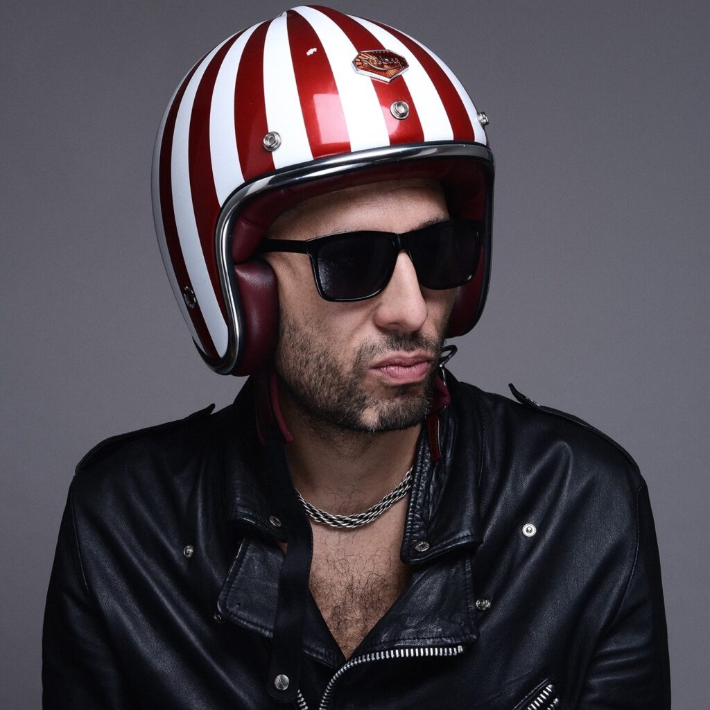 Gonzalo Aloras - Luego de varios años de producción, Gonzalo Aloras lanza su cuarto disco de estudio llamado "Digital" con la producción de Ingaramo, Jeremy Flagelo y Ezequiel Spinelli, y la particularidad de ser el primer trabajo del artista editado en vinilo. Gonzalo Aloras. Foto: Benjamín García Pérez