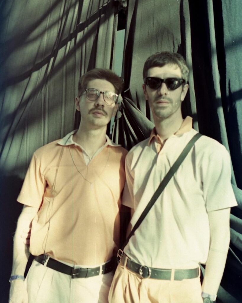 Hipnótica - Hipnotica es un dúo formado en el 2008 en la ciudad de córdoba. Nace y crece en la búsqueda de un sonido nuevo y personal al servicio de la canción pop. Hipnótica