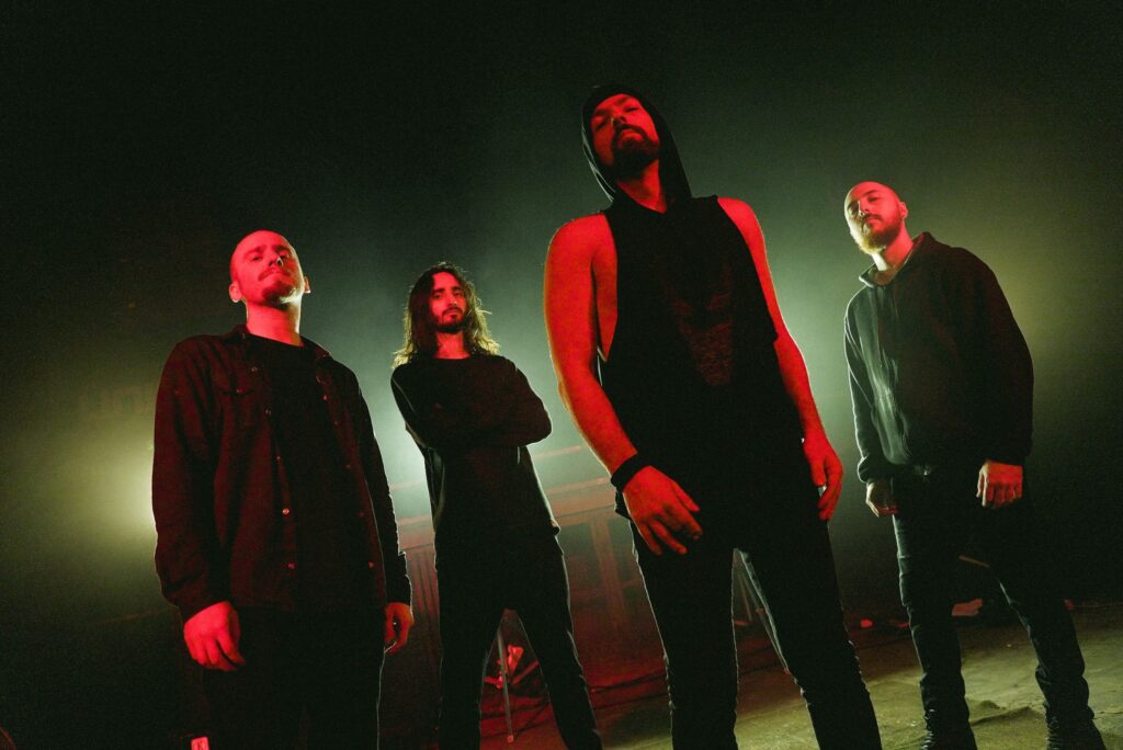 Hoguera - Hoguera, el nuevo proyecto liderado por Federico Castrogiovanni, uno de los bateristas más sobresalientes de la escena argentina, actualmente miembro de Humo del Cairo. Hoguera