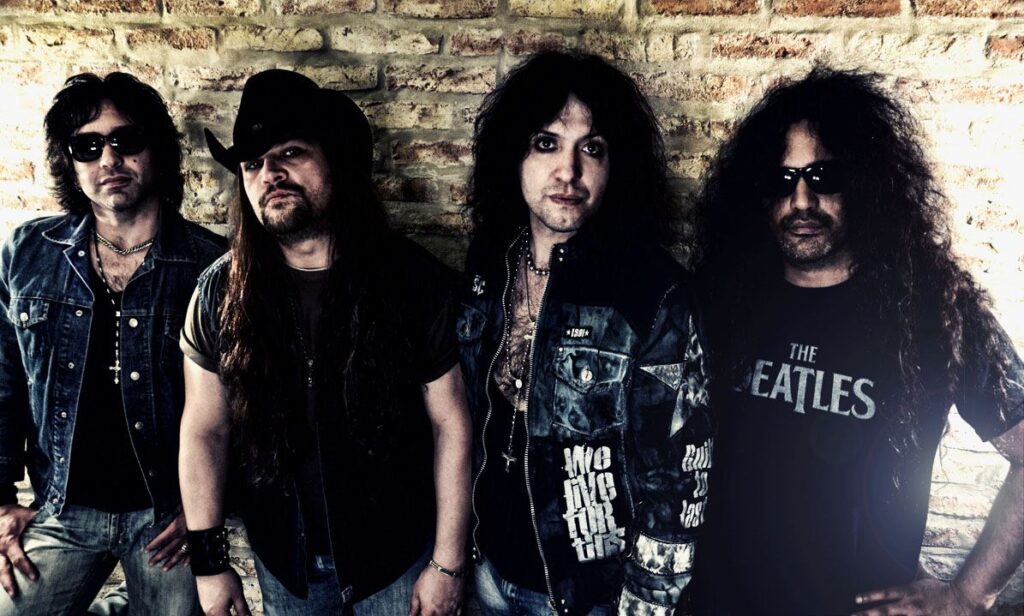 Kefrén - Kefrén transita un hard rock potente, con canciones pegadizas y también baladas. Kefrén