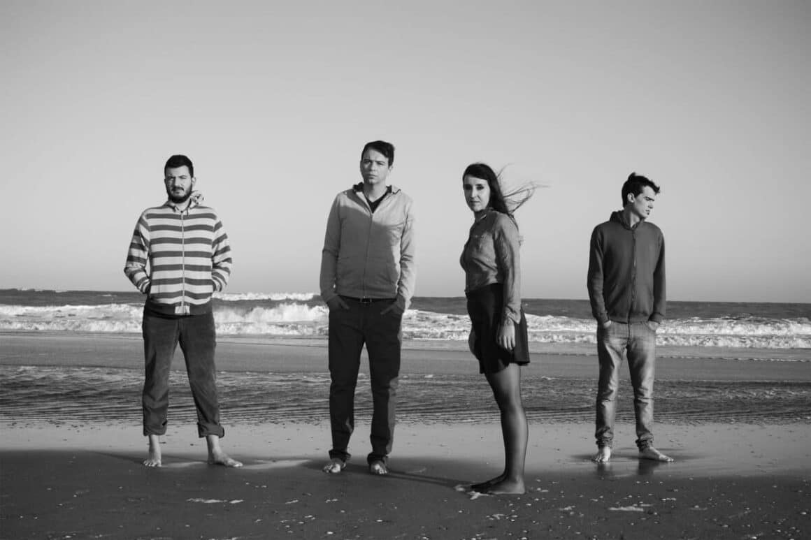 La cara de los últimos - La Cara de los Ultimos se formó en 2012 en Haedo y ese mismo año dejan plasmado el primer EP (Transideral) de la banda que contiene 4 canciones donde dejan asentada la dirección y el carácter musical. La cara de los últimos