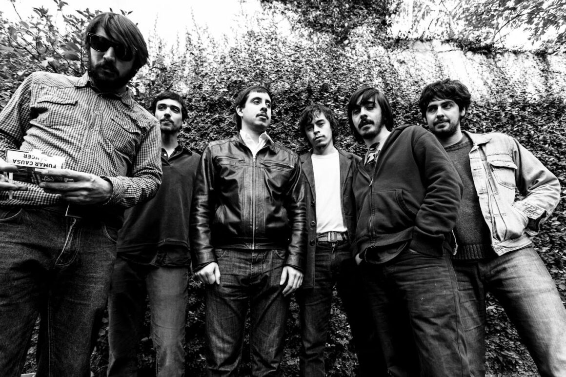 La perla irregular - La Novena Utopía (independiente y producido por La Perla Irregular) es una obra integrada por doce canciones nuevas que desarrollan la curva iniciada en el primer disco de "La Perla Irregular" (2008) pero explora nuevas sonoridades y formas, expandiendo sus posibilidades (utilización de instrumentos orquestales a gran escala): se advierte un costado más rockero (con citas a los albores del rock nacional de los 70entas). Cuenta con nuevos timbres: steel guitar, mini-moog, sitar, guitarras de 12 cuerdas, etc. Y participan en el disco, entre otros: Manuloop (de la Orquesta de Salón de Pablo Dacal y Les Mentettes Orchestra; Norman McLoughlin (de Jackson Souvenirs, productor de Mi pequeña Muerte); Fernando Brufal; Pablo Hadida (de Lapsus); y numerosos músicos de sesión. El arte de Tapa estuvo a cargo de Pablo Font. La perla irregular