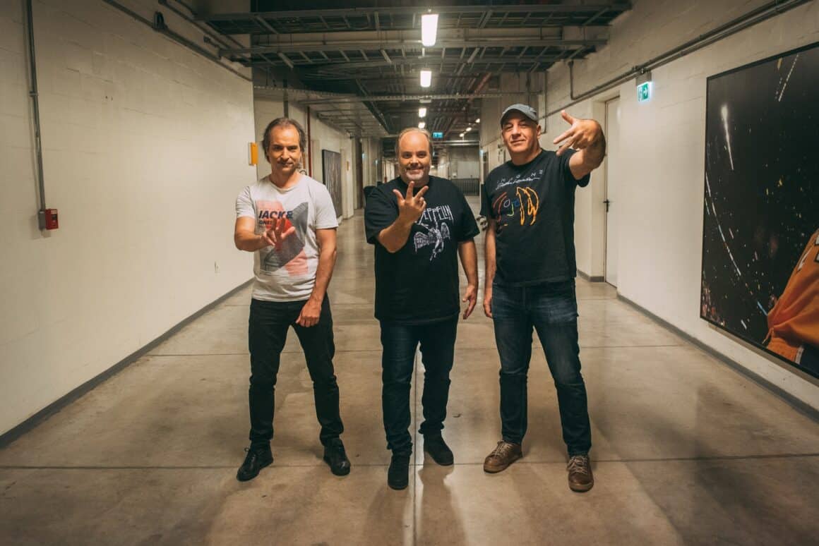 La Triple Nelson - La data de la banda, según su propia página web: La Triple Nelson