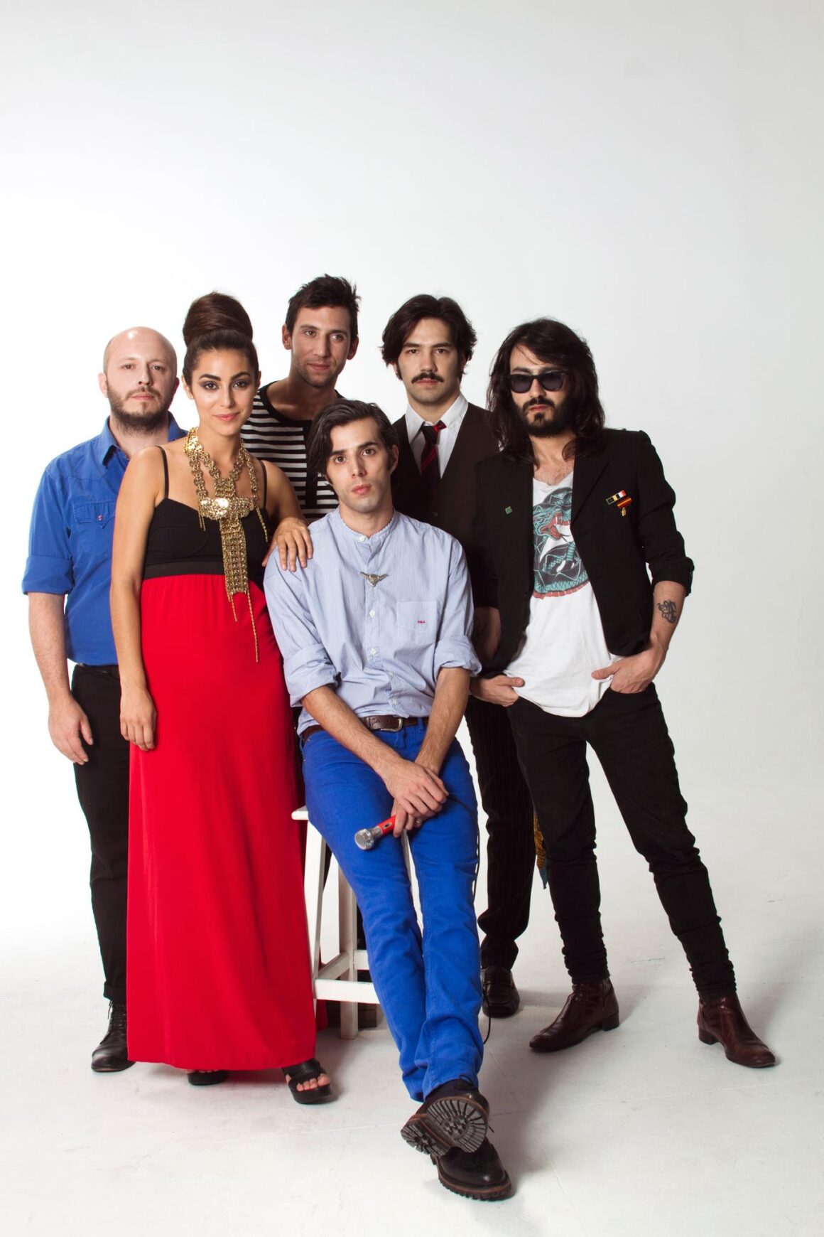 Les Mentettes - Les Mentettes es una banda indie-pop de Argentina liderada por las voces de Adrián Rivoira y Eugenia Brusa. Lanzaron su primer álbum,Let’s Mentettes, en el 2008. El conductor musical Manuloop re-arregló sus canciones para que puedan ser ejecutadas por una orquesta de más de 30 músicos en el 2010 y grabaron su disco Les Mentettes Orchestra. En el 2011 la banda, ahora un híbrido entre banda y orquesta, lanzó su tercer álbum, Songs for an Imaginary Film. Les Mentettes