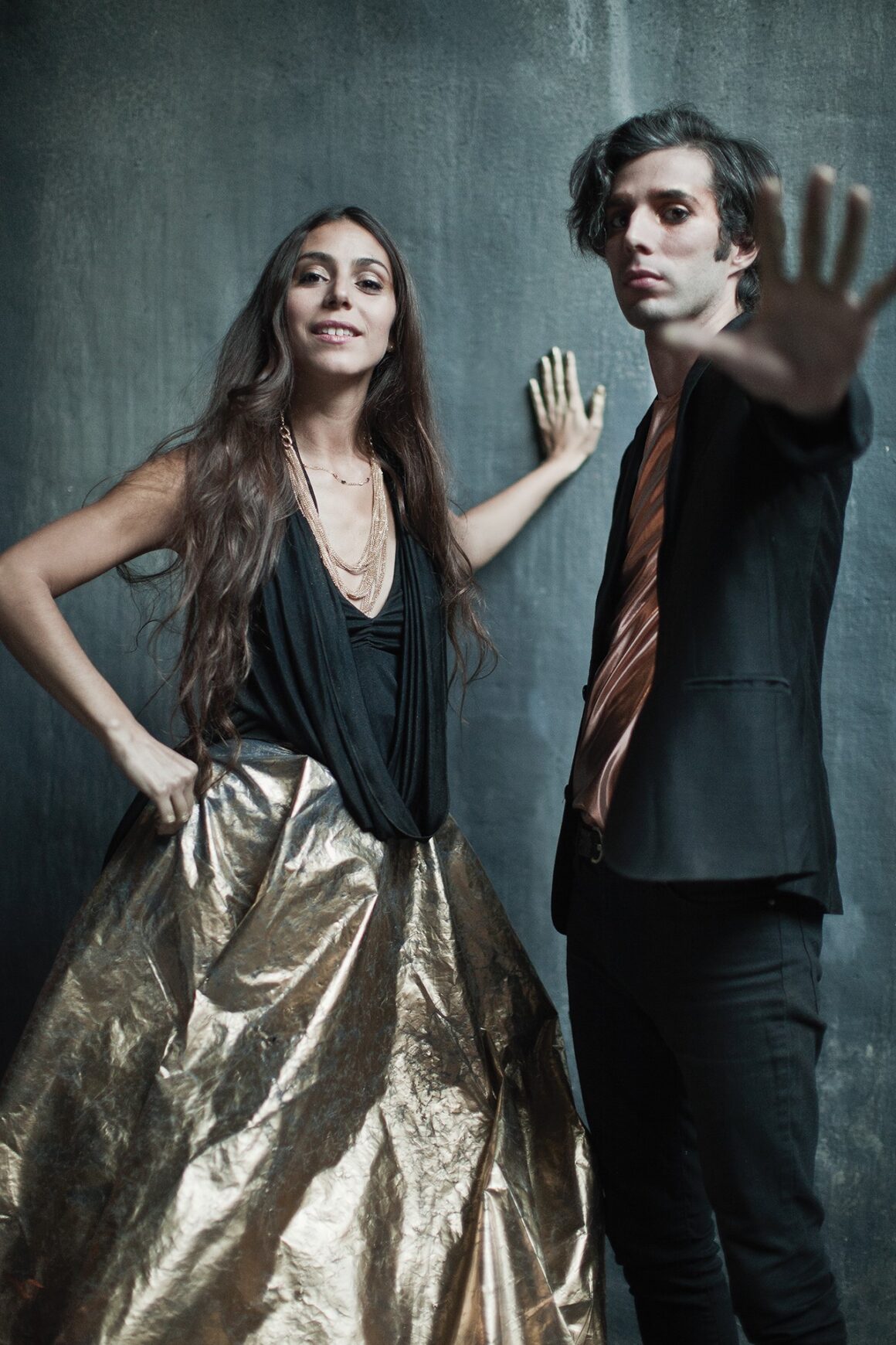 Les Mentettes - Les Mentettes es una banda indie-pop de Argentina liderada por las voces de Adrián Rivoira y Eugenia Brusa. Lanzaron su primer álbum,Let’s Mentettes, en el 2008. El conductor musical Manuloop re-arregló sus canciones para que puedan ser ejecutadas por una orquesta de más de 30 músicos en el 2010 y grabaron su disco Les Mentettes Orchestra. En el 2011 la banda, ahora un híbrido entre banda y orquesta, lanzó su tercer álbum, Songs for an Imaginary Film. Les Mentettes