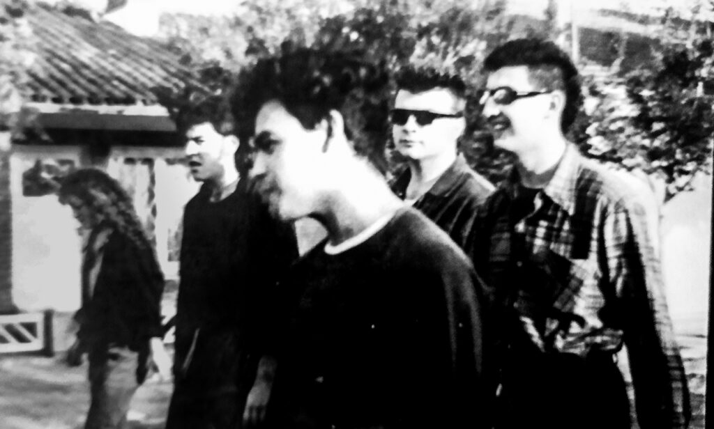 Los Corrosivos - Esta banda fue producida por Daniel Melero, quien editó el disco debut, grabado en vivo en el mítico Parakultural en 1987. Los Corrosivos