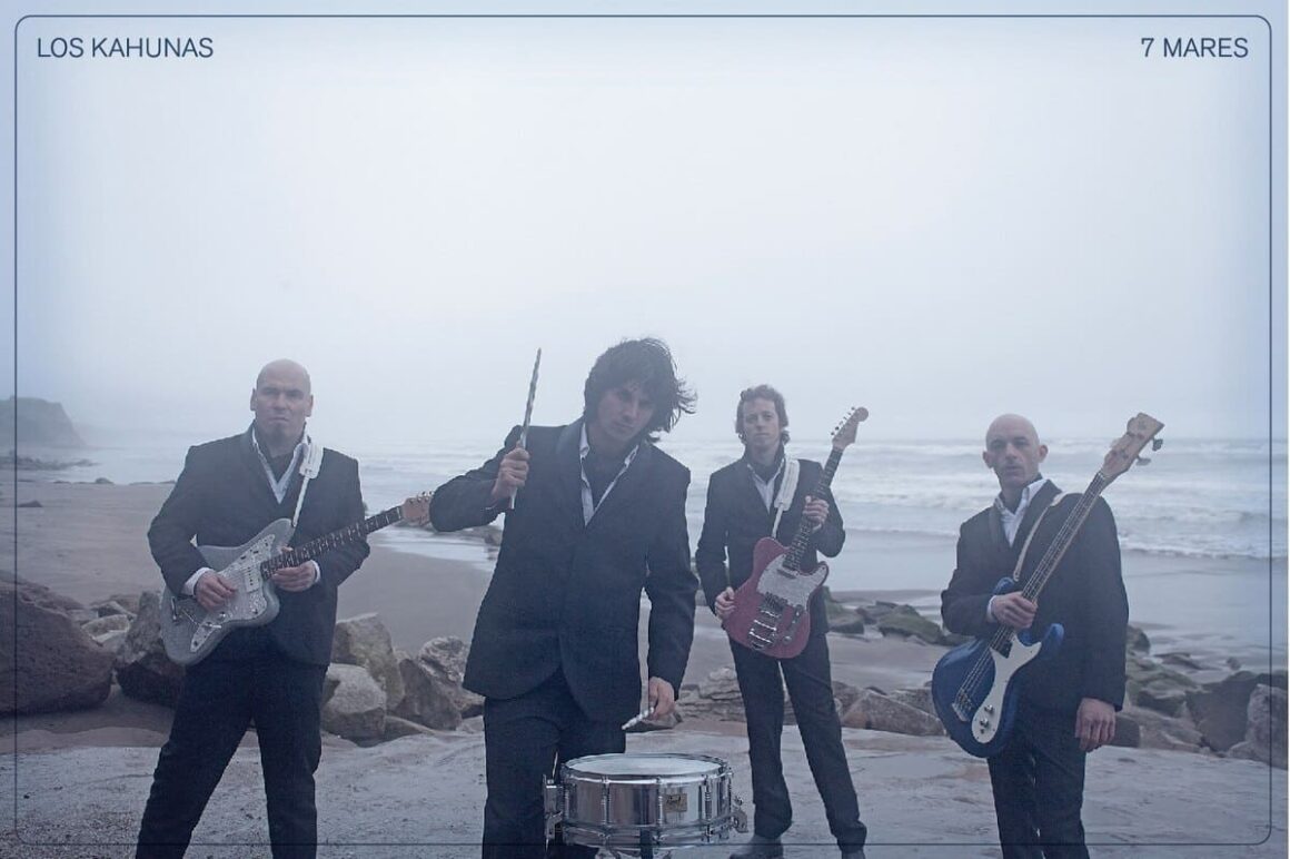 Los Kahunas - Los Kahunas cultivan el Surf Instrumental de manera depurada y exquisita, reviviendo el espíritu de la California de principios de los 60s y brindando un variopinto repertorio de composiciones totalmente originales y versiones de temas clásicos, sumados al vestuario y las coreografías características del género. Durante su fructífera carrera, este elegante combo instrumental ha llegado a presentarse en los más importantes escenarios de la escena musical local: The Roxy, Niceto, La Trastienda , El Teatro, Unione e Benevolenza, Hard Rock Café, el festival internacional B.A. Stomp! y un largo etc., compartiendo escenario con bandas del calibre de Massacre, Mal Momento, Expulsados y en el festival del 9 de Julio en el estadio de Vélez Sarsfield organizado por La Renga. Contando con 2 Cds larga duración y un split editados de manera local e internacional junto al sello de Detroit No Fun records, su calidad musical ha sido reconocida por grandes del Rock Argentino como Gustavo Nápoli de La Renga y Sr. Flavio de los Fabulosos Cadillacs, quienes participan de manera estelar en su ultimo Cd, “Otro reverberante encuentro con Los Kahunas”. Los Kahunas