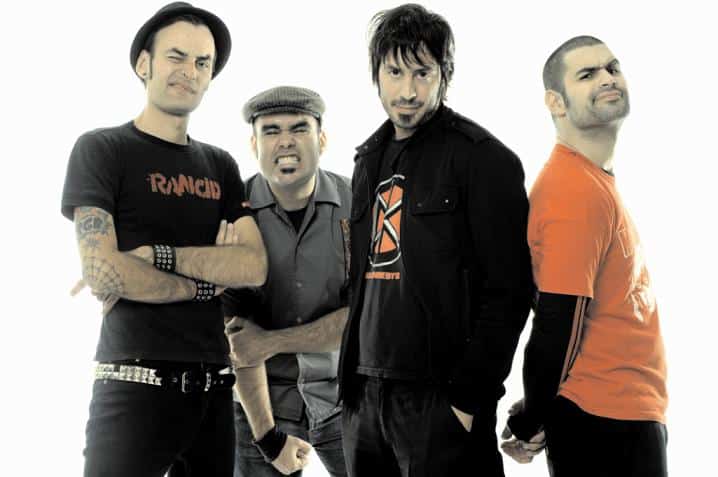 Mamushkas: "El punk es un grito de guerra" - A punto de festejar 13 años sobre los escenarios, la banda presenta "Mundo Bomba", su tercer disco de estudio. Rock.com.ar charló con el ex Pirata Industrial Tomy Loiseau, líder y co-fundador de Mamushkas. mamushkas
