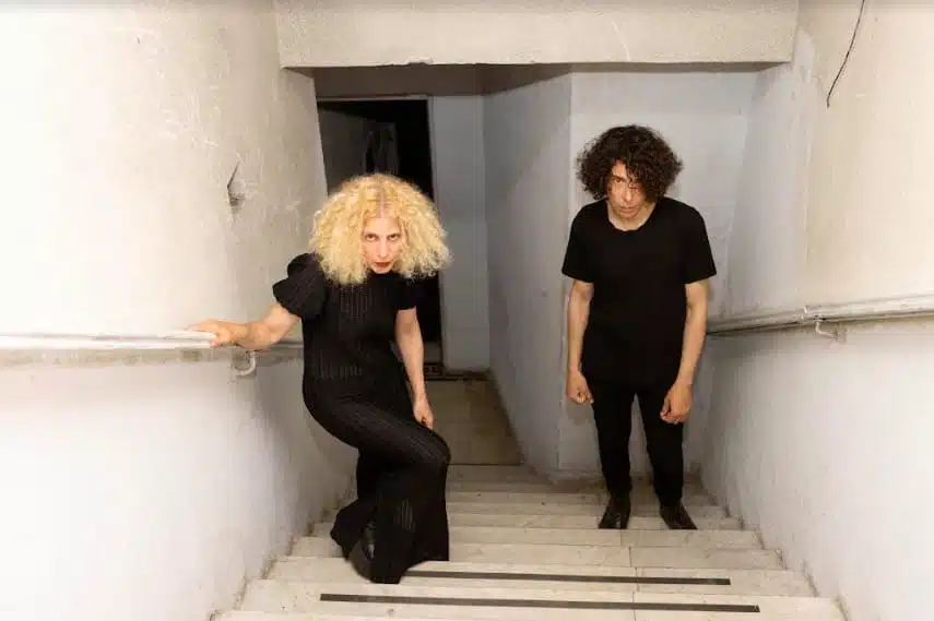 Mujercitas Terror - Mujercitas Terror se encargó de brindar salvajes conciertos punks durante más de una década, hasta establecerse como trío en 2006. En su inspiración se encuentran distintos muestrarios de una genuina banda post-punk con sonido de garage clásico, que ha sabido recrear un mundo propio y misterioso, con referencias gore o góticas. Mujercitas Terror, 2024
