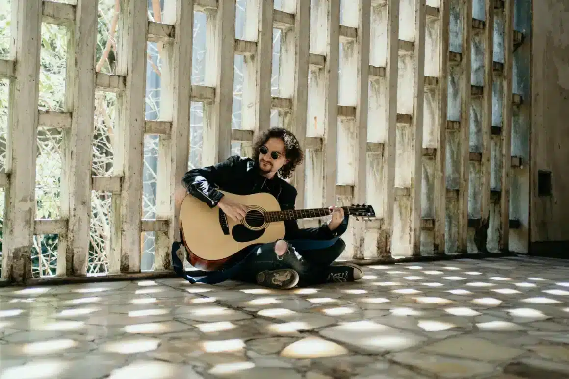 Santiago Gonella - La data del artista, según su propia info de prensa: Santi Gonella