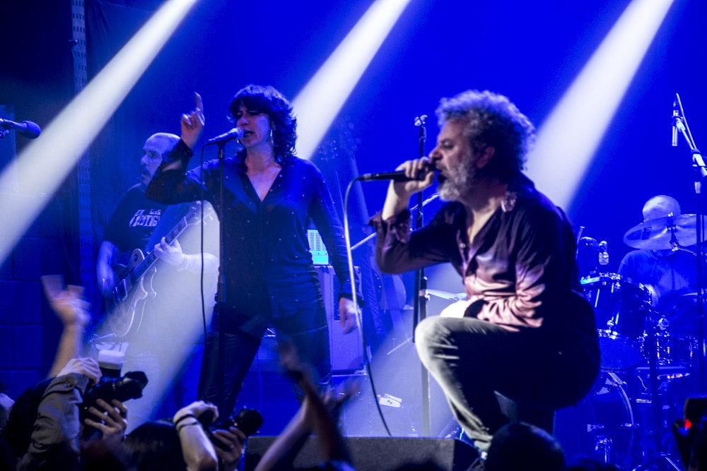 Siempreterno salió a la luz en el Uniclub - Ir a ver al Siempreterno es una de esas ocasiones imperdibles, porque la banda toca una o dos veces y desaparece durante un largo tiempo, en un mar de trabajo de todos sus creadores. siempreterno