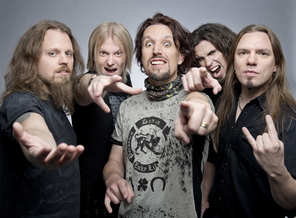 Sonata Arctica: "Nuestro próximo disco en vivo deberíamos grabarlo en Argentina" - Hace escasos 2 meses la banda finlandesa de power metal liderada por el vocalista Tony Kakko se presentaba ante un Teatro Vorterix literalmente colmado para festejar el 15º aniverario de 'Ecliptica', su primer disco larga duración, y adelantar material de su nuevo trabajo, que estaría en las calles pocos días después. 'Pariah's Child', 8vo disco de estudio de Sonata Arctica, es hoy es una realidad concreta y tangible. sonata arctica tony