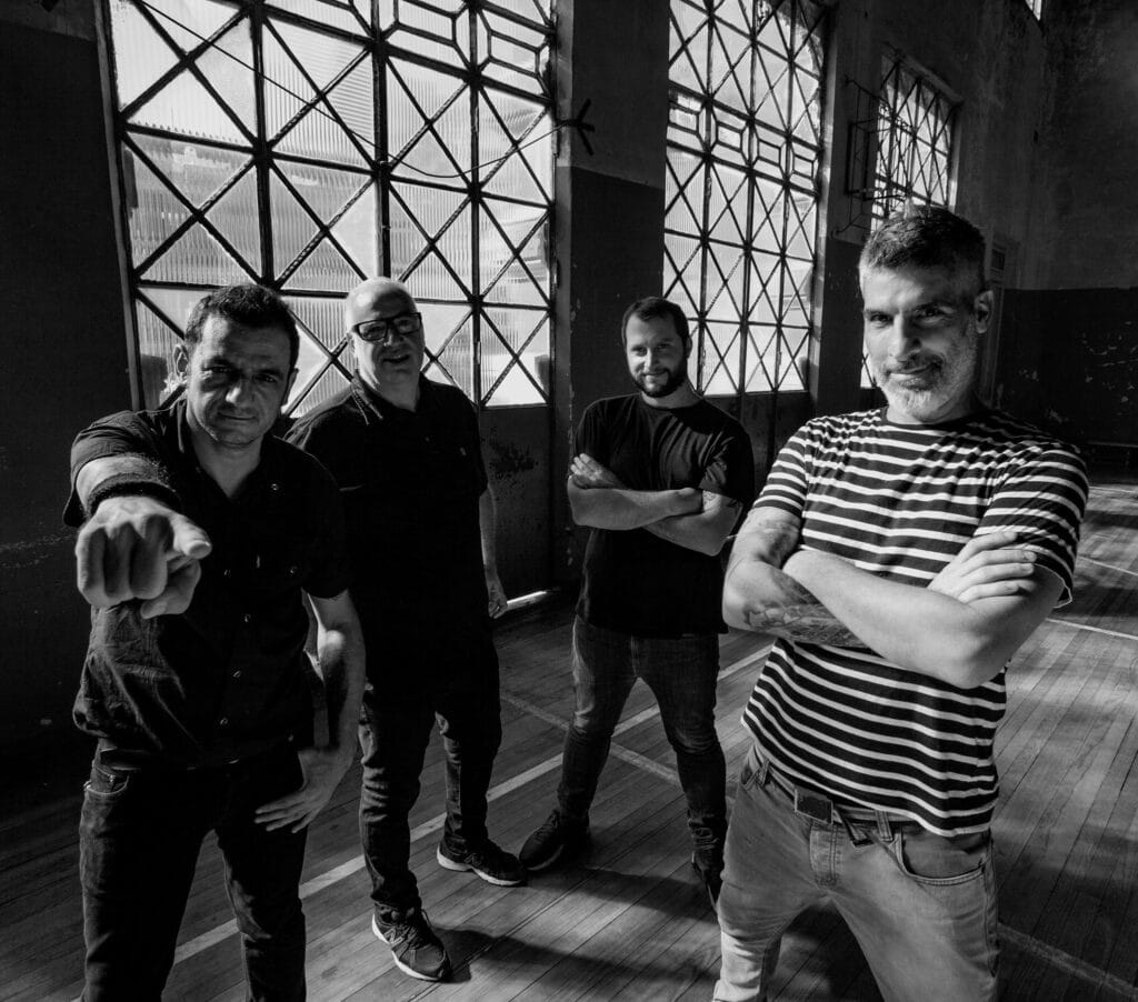 Trotsky Vengaran - A pesar de todo el reconocimiento, Trotsky Vengaran siguió siendo una banda independiente y auto gestionada, que intenta llevar su show divertido y energético a cualquier rincón del planeta. Han sabido mostrar su música en Paraguay, México, Chile, Argentina, Colombia y Estados Unidos. Trotsky Vengaran