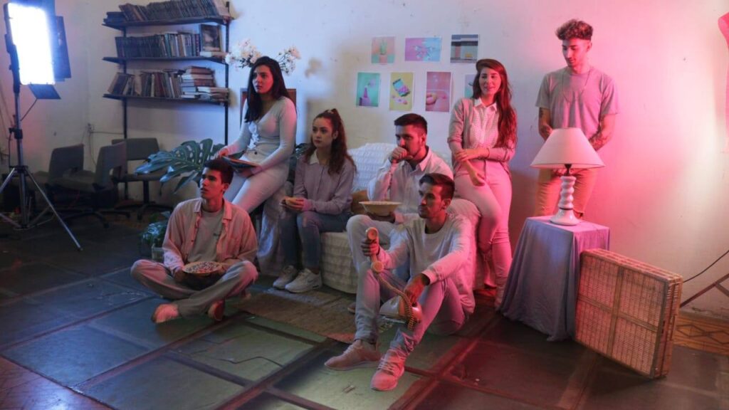 Paraleia - La historia de la banda, según su propia página web: Paraleia es una banda indie pop-rock oriunda de Castelar (Zona oeste del Gran Buenos Aires) integrada por Francisco Carlucci, Juan Ignacio Ares, Nicolás Ezquerra, Bart Salaverry y Maximiliano Pirro. A lo largo de su carrera se presentaron en destacadas salas de la escena local y festivales como Rock Solidario por Techo de Leaf Social, Morón Rock, el 60 aniversario de Tres de Febrero, entre otros. A la fecha que cuenta con 3 discos de estudio, una edición especial de reversiones y varios singles en su haber. . Paraleia Paraleia Paraleia Paraleia Paraleia Paraleia