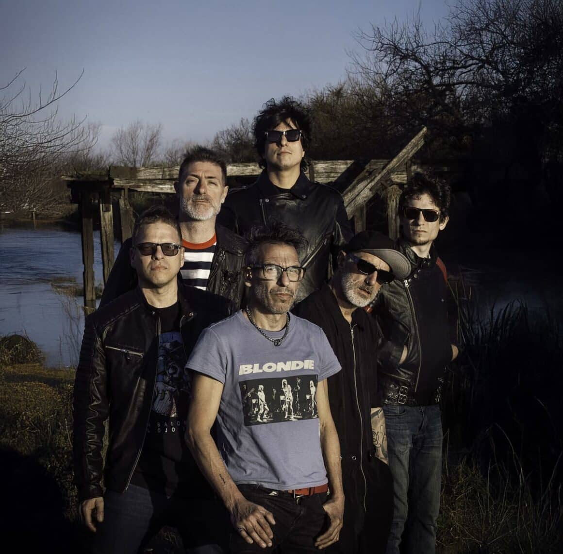 La Franela - La Franela es el proyecto de Daniel Piti Fernández luego de dejar Los Piojos, en septiembre de 2008. En agosto de 2009 editaron "Después de ver", el disco debut, y dos años después llegó "Hacer un puente", su segundo material de estudio. la franela