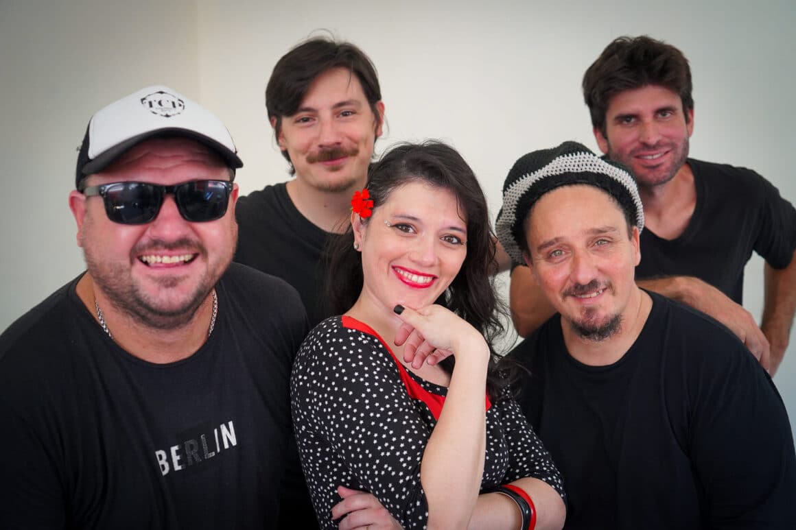 Reggae Rockers - Después de 2 años de haber compartido escenario con el cantante Pablo Molina (TTM - LUMUMBA - ABED NEGO, emblemática voz del reggae Latinoamericano), por diversos lugares como Buenos Aires, Córdoba, Mendoza, San Juan, y otras ciudades, los REGGAE ROCKERS redoblaron la apuesta, cambiando la formación de la banda para obtener un resultado novedoso y movilizante. Reggae Rockers