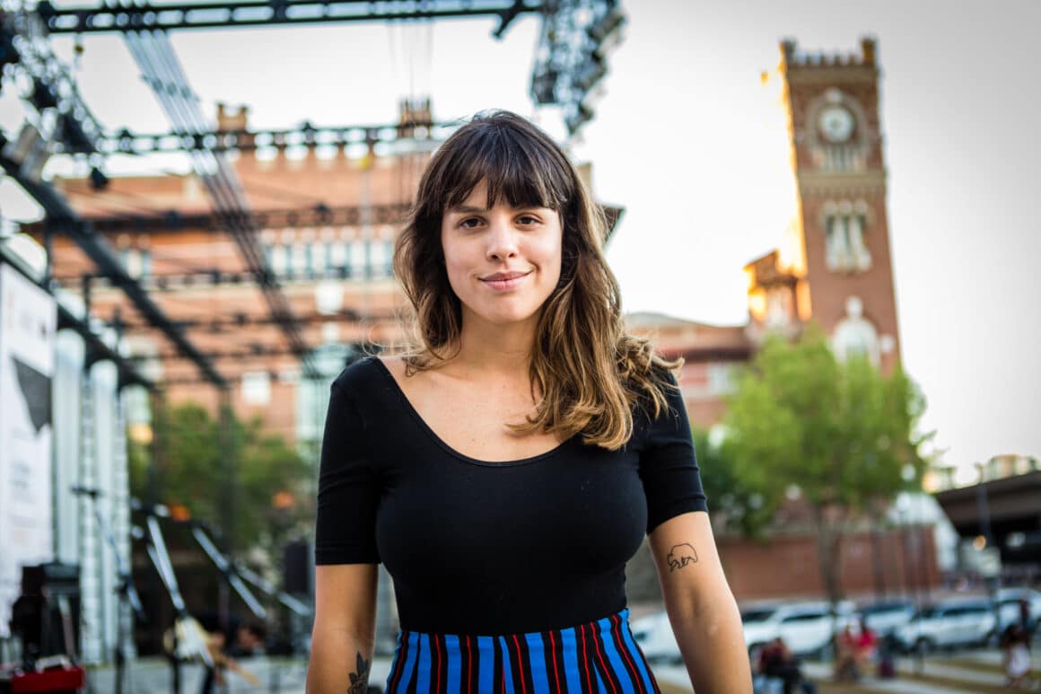 Rosario Ortega - Rosario, proveniente de una familia argentina reconocida de músicos y artistas (es hija del compositor Palito Ortega y la actriz Evangelina Salazar), nació en Miami (Estados Unidos) pero se radicó en Argentina. Rosario Ortega