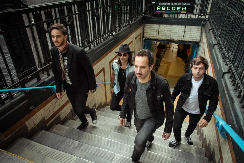 The Kavanaghs - Actualmente se encuentran presentando su álbum debut, titulado simplemente The Kavanaghs, editado por Eternal Sunday Records y publicado por Universal Music Publishing. The Kavanaghs. Foto: Dani Kala