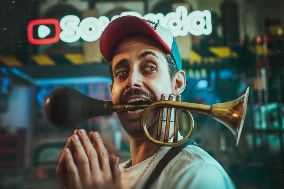 Agustín Aristarán: "Me gusta hacer lo que me gusta escuchar" - El mutifacético Soy Rada presenta "Revuelto" el 11 y 12 de diciembre en el Teatro Opera, con dos únicas funciones cargadas de magia, música, humor y sorpresas. Agustín Aristarán. Fotos: Facu Suárez @irishsuarez