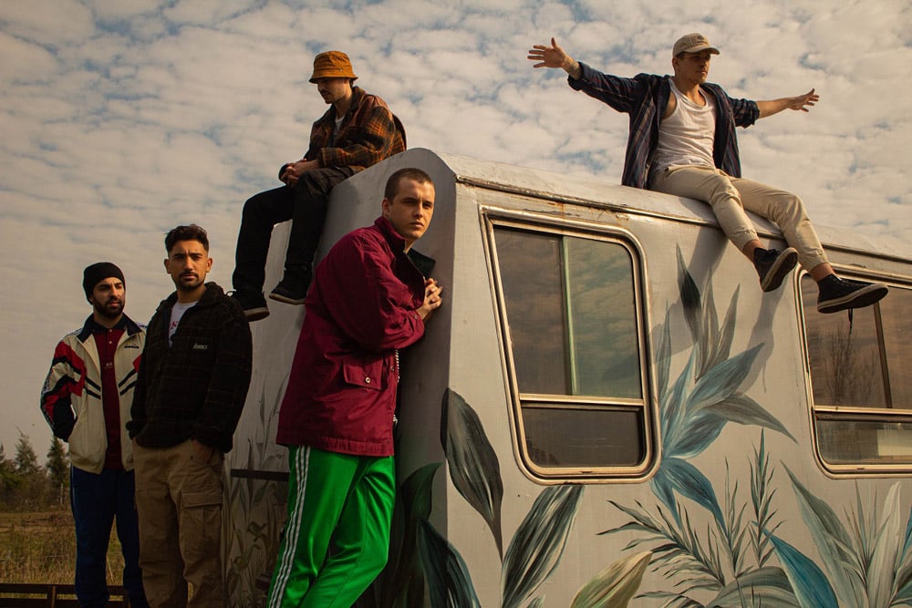 Blú Pomelos: "Tenemos una variedad de estilos que nos representa" - El conjunto porteño que fusiona hip hop, funk, rock, blues y pop presenta su nuevo single y video "Dónde miro". Blú Pomelos