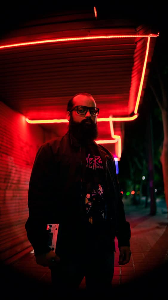 Jorge Ostos: "Viví ese periodo con mucha expectativa sobre el resultado final" - Jorge Ostos es un artista musical, compositor, escritor, teólogo y traductor. En 2020 publica su LP "Momentary Stage Of Life" y el año pasado lanza el EP "Coming From Beyond". En el sencillo "Dream", el multifacético nos vuelve a dar una probada de sintes, atmósfera y melodías, todo volcado en el género synthpop. La grata novedad es que suma lírica, voces y solos de guitarra. El resultado es un sencillo con una producción trabajada y arreglos musicalmente interesantes. Producido, mezclado y masterizado por el mismo Ostos en Philipino Rec (San Juan, Argentina), así también como la ejecución de todos los instrumentos. Jorge Ostos