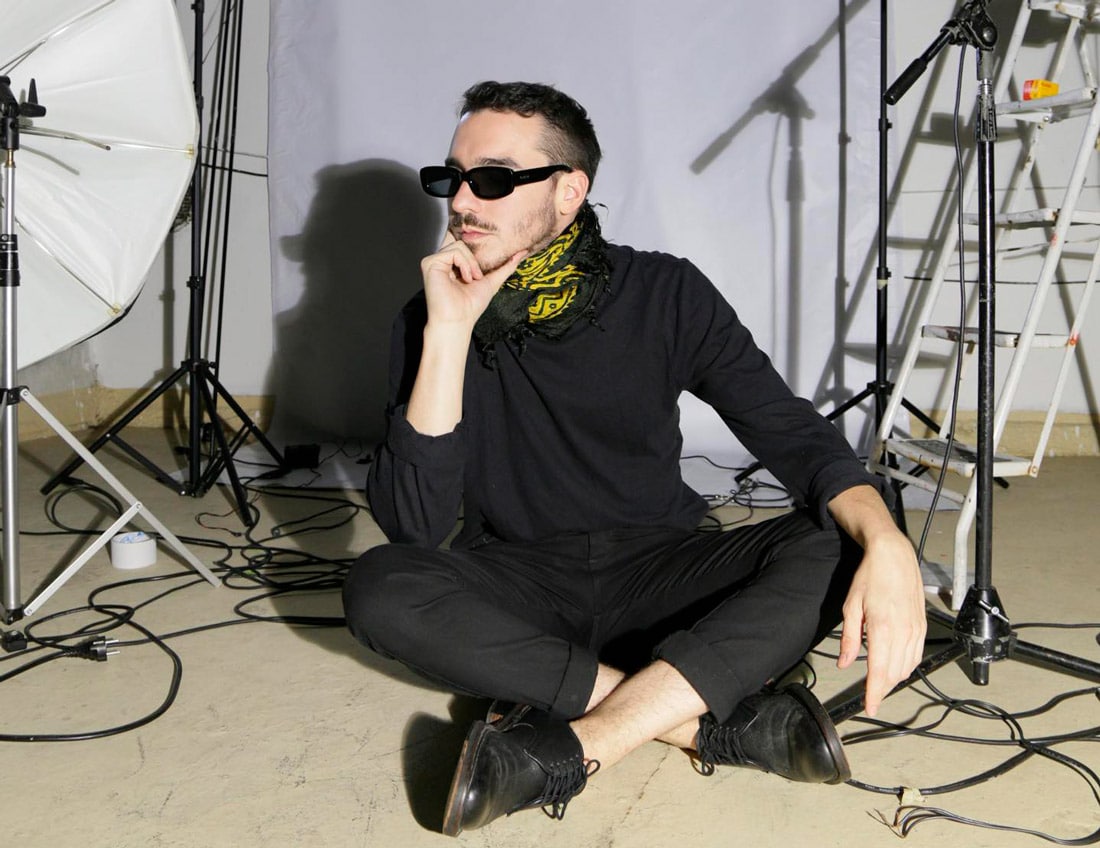 Juku Ares: "Siento que es el comienzo de una nueva etapa" - Después de Nidos, que fue mi proyecto durante tantos años. Cuando termina ese proyecto, a fines del 2019, me quedé sin banda y con muchas canciones sueltas, y tenía ganas de seguir tocando. Era el momento perfecto para armar Juku Ares. Tengo ganas de hacer muchos discos, si hay algo que me sale son canciones, en algún lugar tiene que ir a parar. Juku Ares