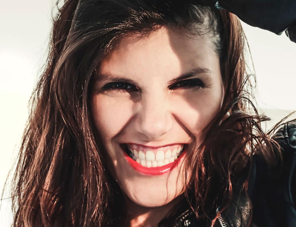 Jula: "Retomé el rock más pesado, que es mi pasión" - Jula (Julieta Barreyro) es una cantante argentina que comenzó hace más de veinte años con la música. Su primera banda fue Momina Rock, un grupo de covers y temas propios que fusionaba funk y rock. Jula