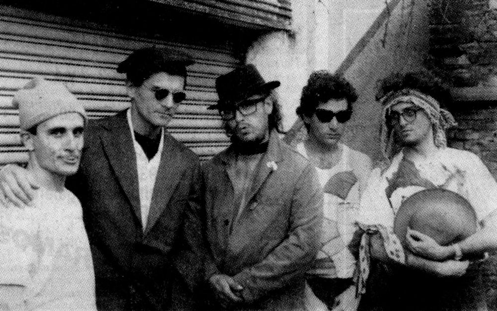De carne somos - Reportaje al creador de Las Pelotas. Después de tres años de duro trabajo, Las Pelotas editó "Corderos en la noche", su álbum debut. Germán Daffunchio (guitarrista y portavoz único de los otros herederos de Sumo) habló con Pelo acerca del disco y la filosofía de la banda. Las Pelotas 1