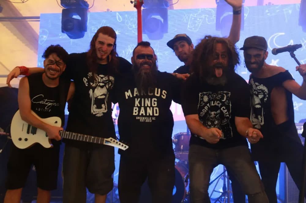 Tremendos Monos y su debut en el Cosquín Rock - Fue nuestro primer Cosquín Rock con Tremendos Monos, ya que en el Pre Cosquín del año 2020 quedamos como finalistas, pero no ganamos. Realmente no esperábamos ser convocados para el 2022, pero bueno cuando se armó el Metal Club y nos llamaron no lo podíamos creer. Tremendos Monos. Foto: Cecilia Res @cecires