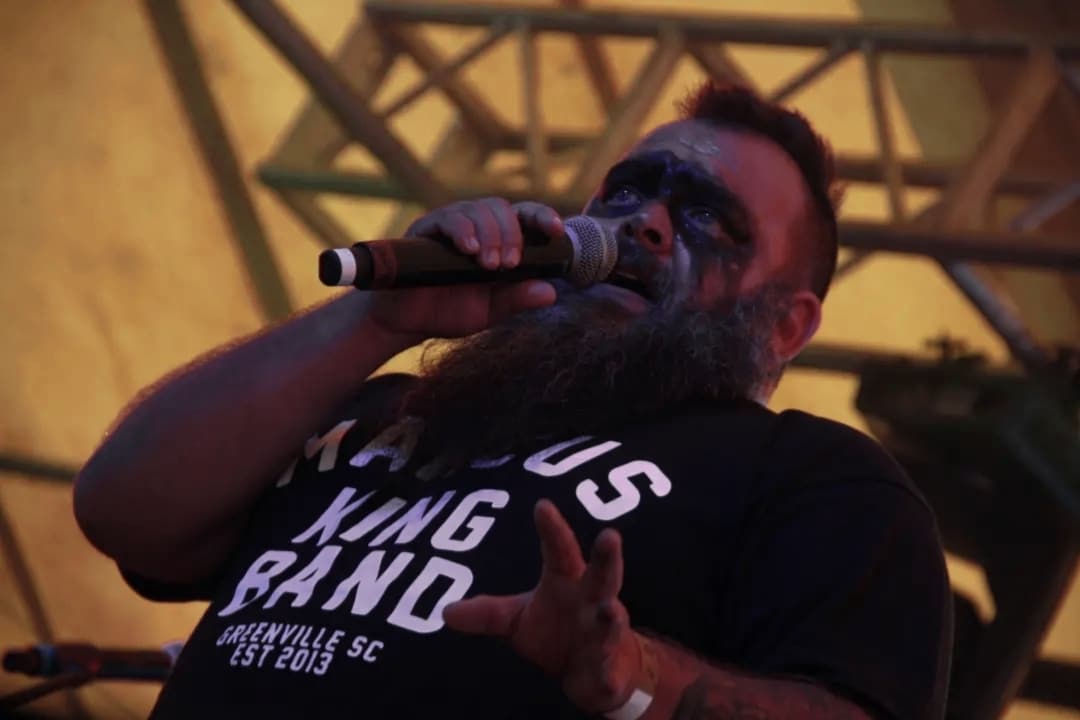 Tremendos Monos y su debut en el Cosquín Rock - Fue nuestro primer Cosquín Rock con Tremendos Monos, ya que en el Pre Cosquín del año 2020 quedamos como finalistas, pero no ganamos. Realmente no esperábamos ser convocados para el 2022, pero bueno cuando se armó el Metal Club y nos llamaron no lo podíamos creer. Tremendos Monos. Foto: Cecilia Res @cecires