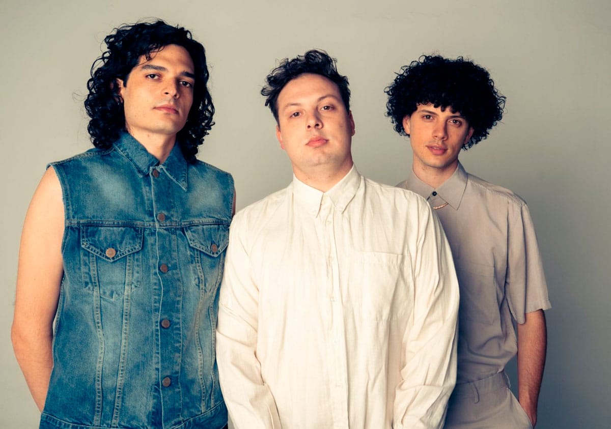 Cosquín Rock 2023: Bandas de Mendoza - Dejando de lado a Buenos Aires y la localía de Córdoba, una de las provincias argentinas que más artistas aporta a la grilla del festival es Mendoza. Acá te contamos algunas de las bandas que se presentarán durante las jornadas del 18 y 19 de febrero en el Aeródromo de Santa María de Punilla. Usted Senalemelo 1