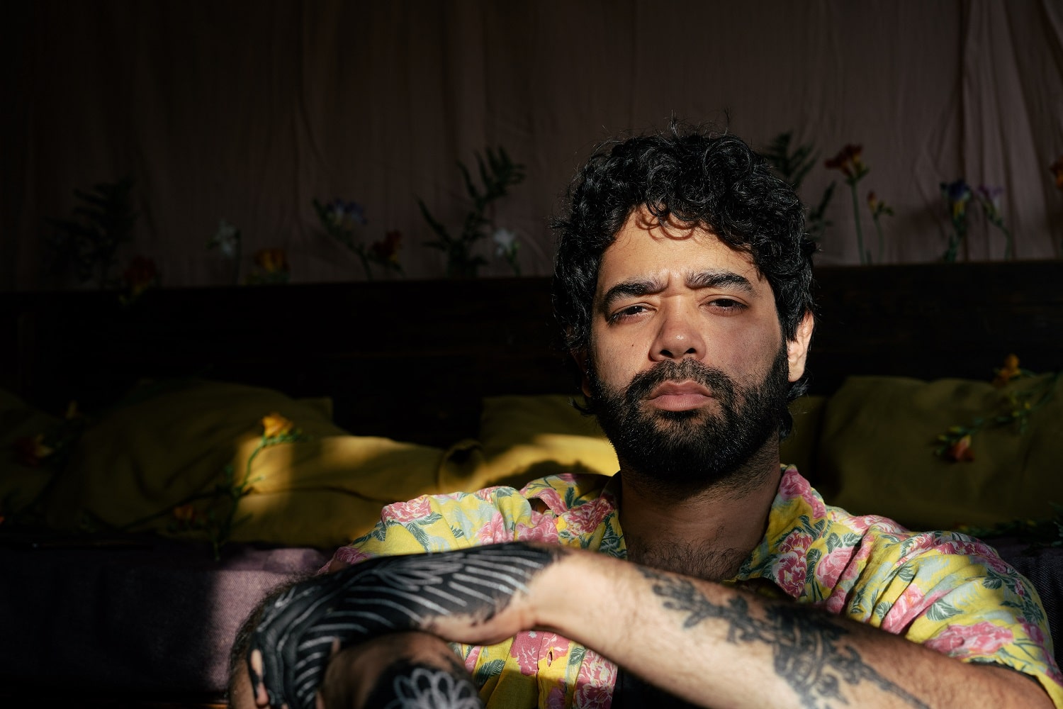 Vargas: "Algo tienen las canciones nostálgicas que dan cosquillas en el subconsciente" - "‘Jardín marchito’ es una canción con un formato arriesgado para mí, ya su textura y sonido sobresale de todo mi trabajo y lo hace diferente –reflexiona José Vargas-. Me gusta la idea de ir mostrando una parte de mi música distinta a lo que he hecho, para en el camino ya ir soltando mi lado más orgánico y clásico. No quería empezar a mostrar mi parte más nativa de una vez". Vargas
