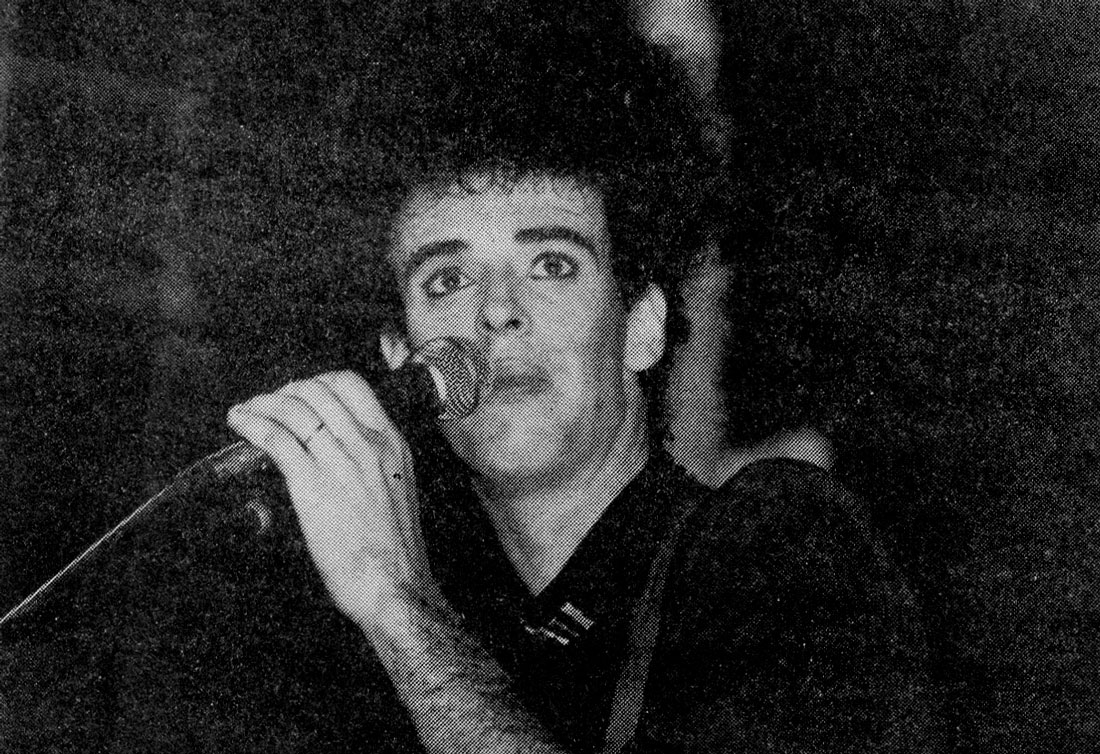 Rescate: Soda presenta "Signos" en Obras - Más allá de la presentación del álbum, el show estuvo cargado de emotividad: apenas una semana antes, la banda había protagonizado una de las tragedias del rock argentino, cuando un derrumbe en una discoteca en San Nicolás dejó cinco espectadores muertos en pleno show. Rescate de una nota publicada en la Revista Pelo Nº292, mayo de 1987. Gustavo Cerati