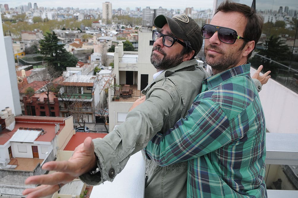 Kevin Johansen y Liniers y "(Bi) Vo en México" - El cantautor, que junto al dibujante acaba de editar, un triple proyecto que incluye disco, DVD y libro, admitió que lo interesante de esta particular propuesta es que "el resultado final es absolutamente imperfecto". kevin liniers