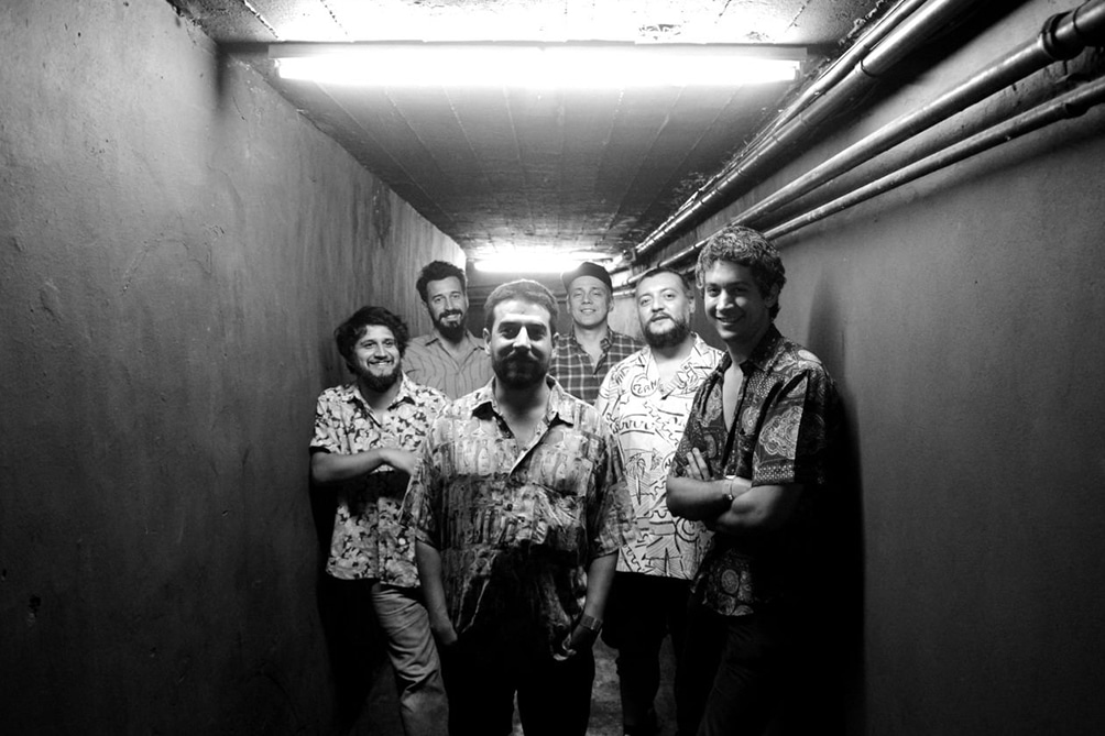 Los Espíritus y su música sanadora - Consolidada como una de las propuestas más interesantes de la escena indie local, a partir de la publicación de "Gratitud", su segundo disco, Los Espíritus reconoce como influencias ineludibles el blues, el tango y a la música dark, entre otros estilos. Aunque sus integrantes no consideran estar "inventando un género nuevo" y afirman que buscan crear "una música sanadora". los espiritus