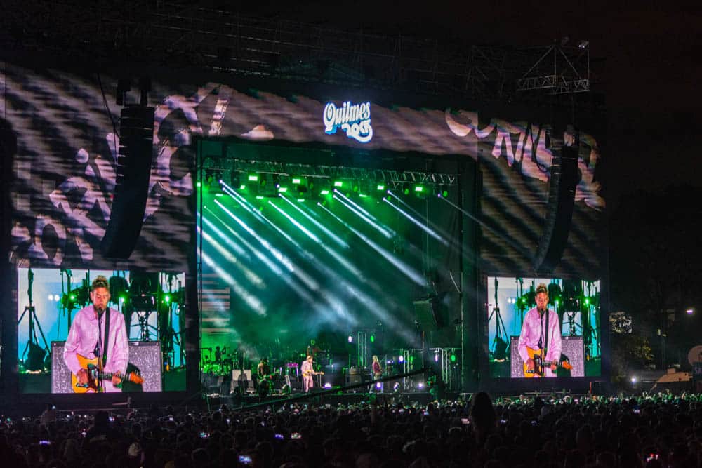Quilmes Rock, día 1: cruce de géneros y generaciones - Las Pelotas, El Cuarteto de Nos, Airbag y Eruca Sativa hicieron sonar fuertes sus bases y pusieron a sus guitarras al frente y demostraron que el rock sigue vigente y no es simplemente una palabra que acompaña a una marca cervecera en el nombre del festival. Quilmes Rock