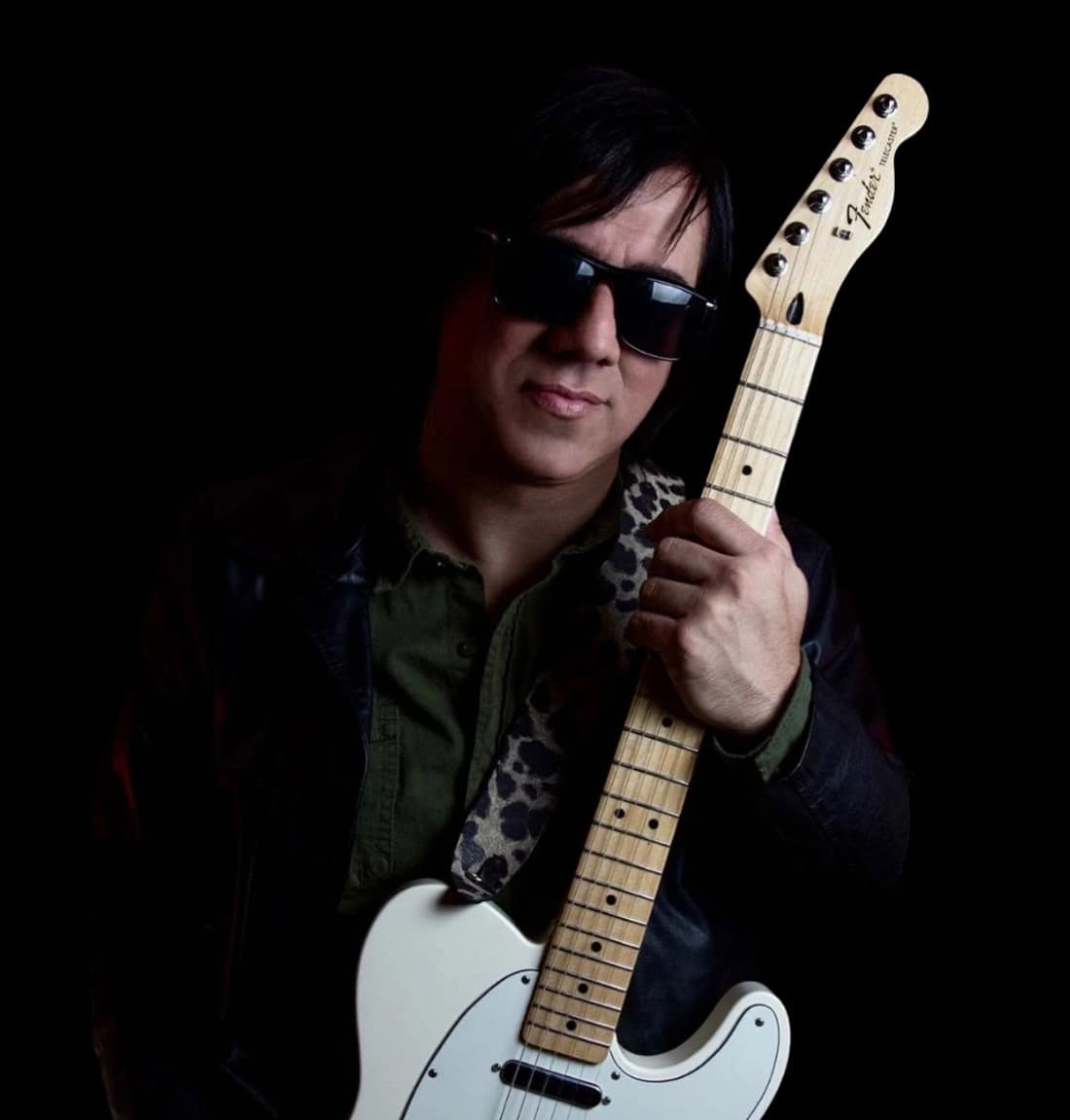 Terry Bless: "Suena a rock and roll" - El músico y compositor Terry Bless presenta "Insaciable", su nuevo single grabado en Estudio Pugliese. Terry Bless