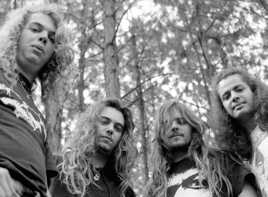 Ariel Osvaldo Torres: el argentino que escribió un libro sobre Sepultura - De adolescente, Ariel Osvaldo Torres ya era un apasionado de la música. Más específicamente del metal: entre sus pasatiempos estaba descubrir bandas, sonidos y sensaciones, como muchos entusiastas de su edad. Pero había un grupo al que se negaba: eran brasileros, y ese ya era un motivo suficiente como para no prestarles atención. "Sentía celos, no quería consumir nada de allá por un tema tonto, de competencia", explica hoy entre risas. La banda en cuestión era nada menos que Sepultura. 034b611d d272 4faf a096 619897a9bc2a