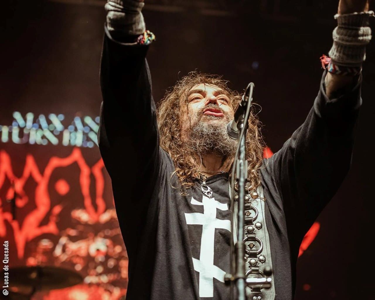 Max e Iggor Cavalera en Flores: ¿"el verdadero Sepultura"? - Cuando Sepultura lanzó "Roots" (1996), su sonido ya estaba mucho más pulido y fácil de digerir: el grupo contaba con un productor como Ross Robinson y el apoyo de la discográfica Roadrunner. Pero el primer paso en esa dirección se dio con "Beneath the Remains" (1989), un disco que si bien mostraba una evolución, recién era el embrión de la maquinaria en la que se convertiría Sepultura. 0aea9d0f 3a64 4d78 90c4 3538e115ec68