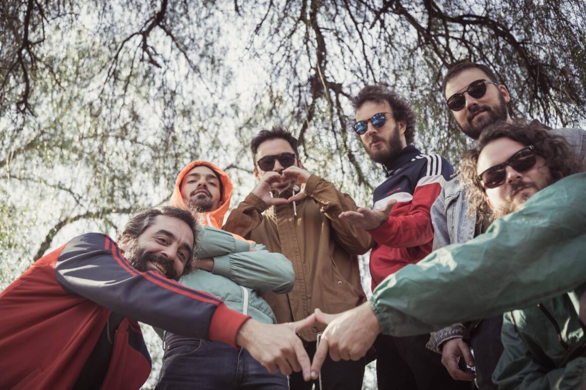 Morbo y Mambo - El grupo hizo varias giras por Brasil que incluyó shows en Río, Sao Paulo, Sao Carlos y Belo Horizonte, en los que compartieron escenarios con Curumin, Do Amor y Bixiga 70 entre otros. En octubre de 2012 tocaron ante miles de personas enloquecidas en el festival MoLA (organizado por el histórico Circo Voador de Lapa, RJ). Este show tuvo un condimento nigeriano: se sumó al set Oghene Kologbo, guitarrista de Africa 70, legendaria banda de Fela Kuti. Morbo y Mambo