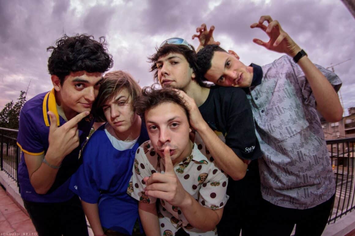 Perras on the Beach - "Takashi" es un videotour que fue registrado entre noviembre 2018 y julio 2019 por los propios integrantes de la banda y algunos amigos, a través de sus teléfonos celulares, de manera espontánea. El soundtrack documental de cuatro temas fue publicado en Youtube y en Spotify. Perras on the Beach