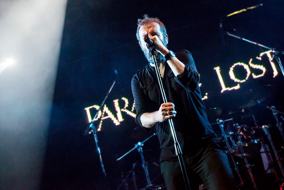 Paradise Lost festejó sus 25 en el Roxy - Difícil encasillar a Paradise Lost dentro de un sólo estilo del ofrecido por el gran abanico del metal. Aunque la esencia, eso que permite reconocer a una banda más allá de toda mutación, siempre haya sido la misma, la agrupación británica ha pasado por todos los estilos metaleros posibles. Generalmente oscuros, con death, doom o gothic, Paradise Lost se ha animado a coquetear incluso con algo de metal industrial, segmentos progresivos, además de plantarse firmemente en momentos de franco heavy metal tradicional. 1b4c78d6 587e 47c7 99ac e1efc2e18a88