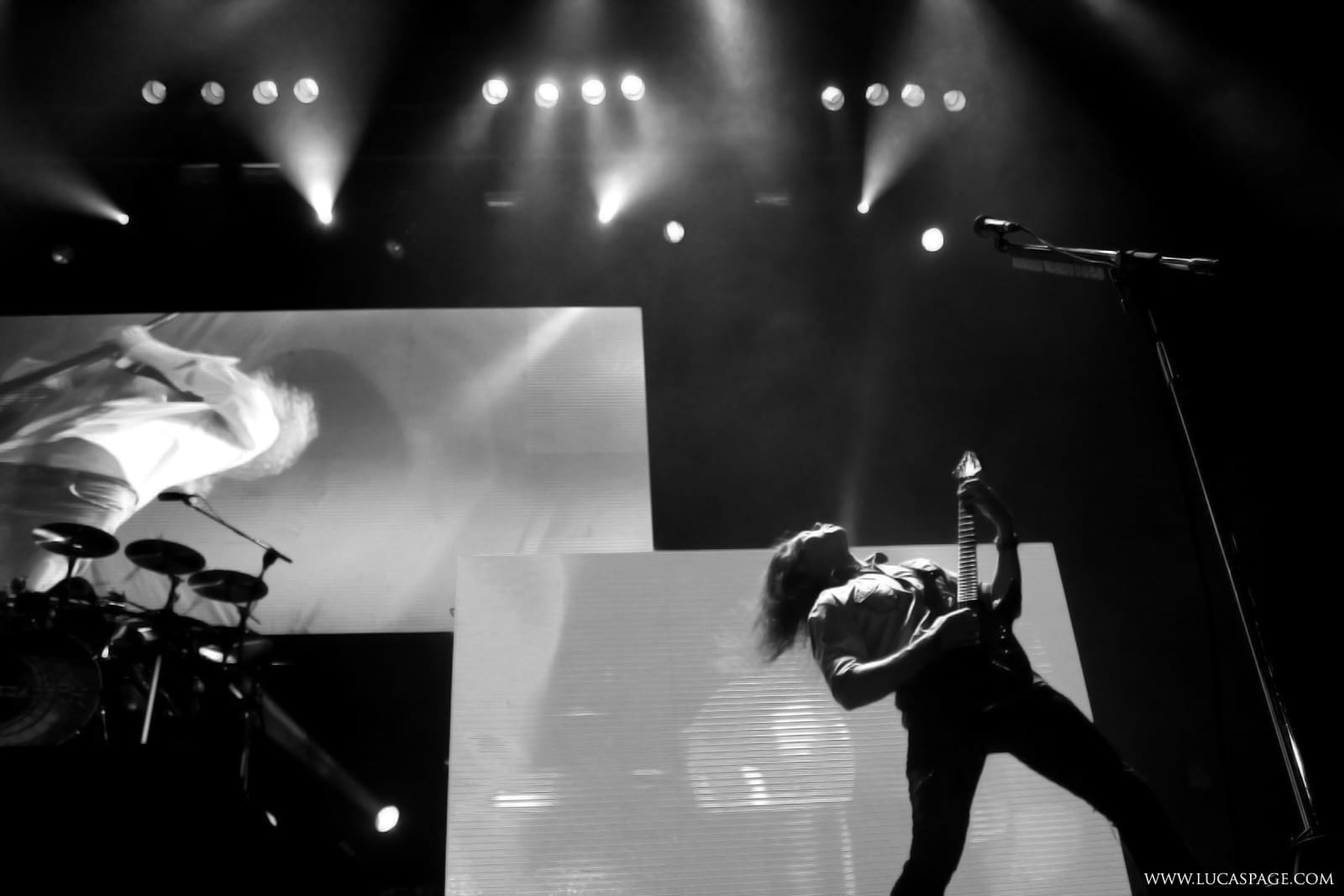 Megadeth en Buenos Aires: sinfonía indestructible - Megadeth lanzó uno de sus discos claves en 1994. Por tal razón, cuando se comunicó que la banda volvería a Paternal y festejaría los veinte años de ese álbum, se intuyó que no sería una visita más. La celebración era inminente: las entradas, los carteles y los anuncios radiales anunciaban a "Youthanasia" en primera plana. Pero con el correr de los meses, la información mutó. 309c54b2 3ba8 45f2 b02c caac345feeda