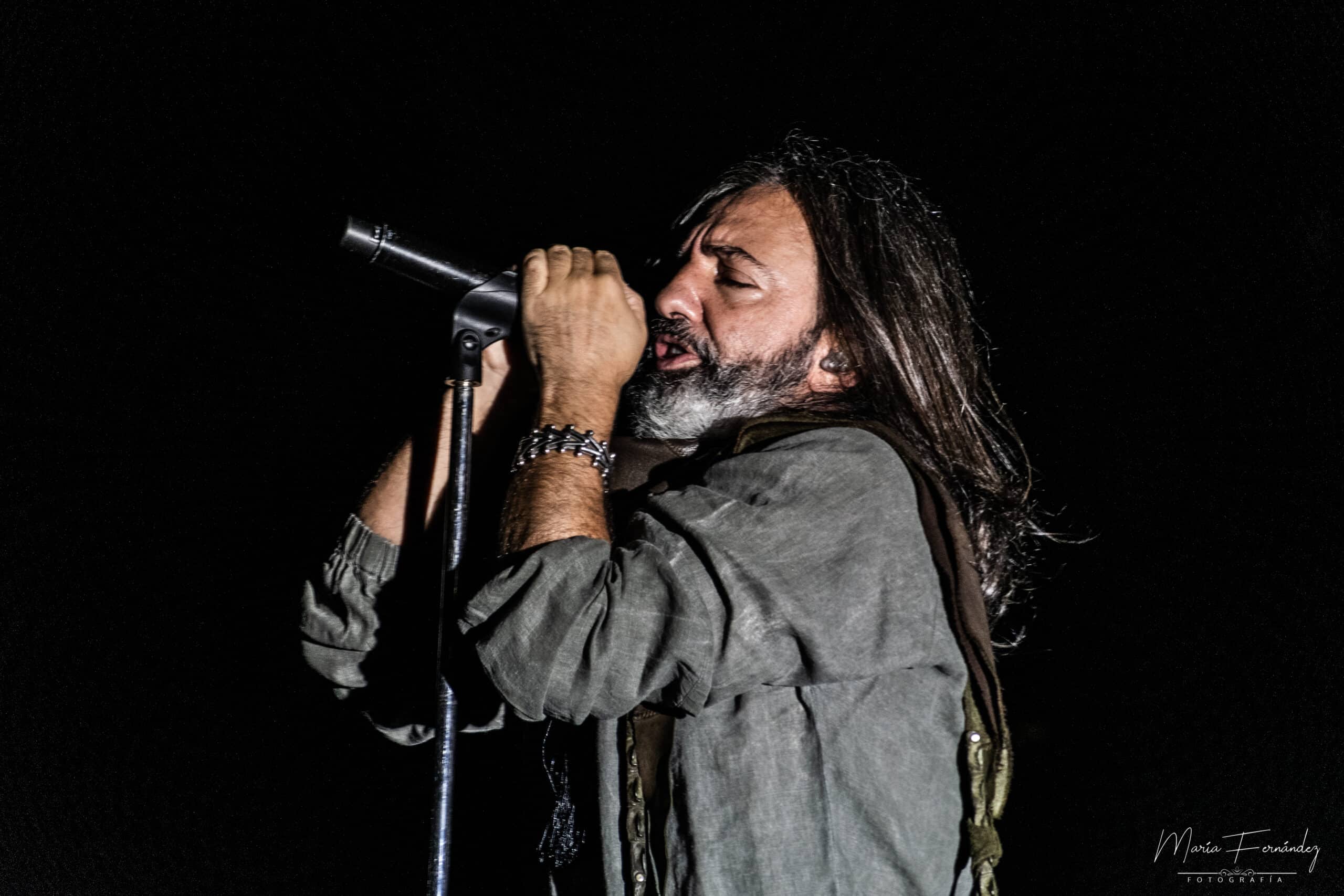 La noche de Babasónicos y El Kuelgue en el Anfiteatro rosarino - El compositor, cantante, multi-instrumentista y productor musical Juani Favre comenzó minutos después de la 20 su set que precedía al de El Kuelgue, grupo con un muy buen presente y un abanico interesante de ritmos y performances. 30a641bd 228f 4220 8d24 8a0fe0bcf5cb scaled