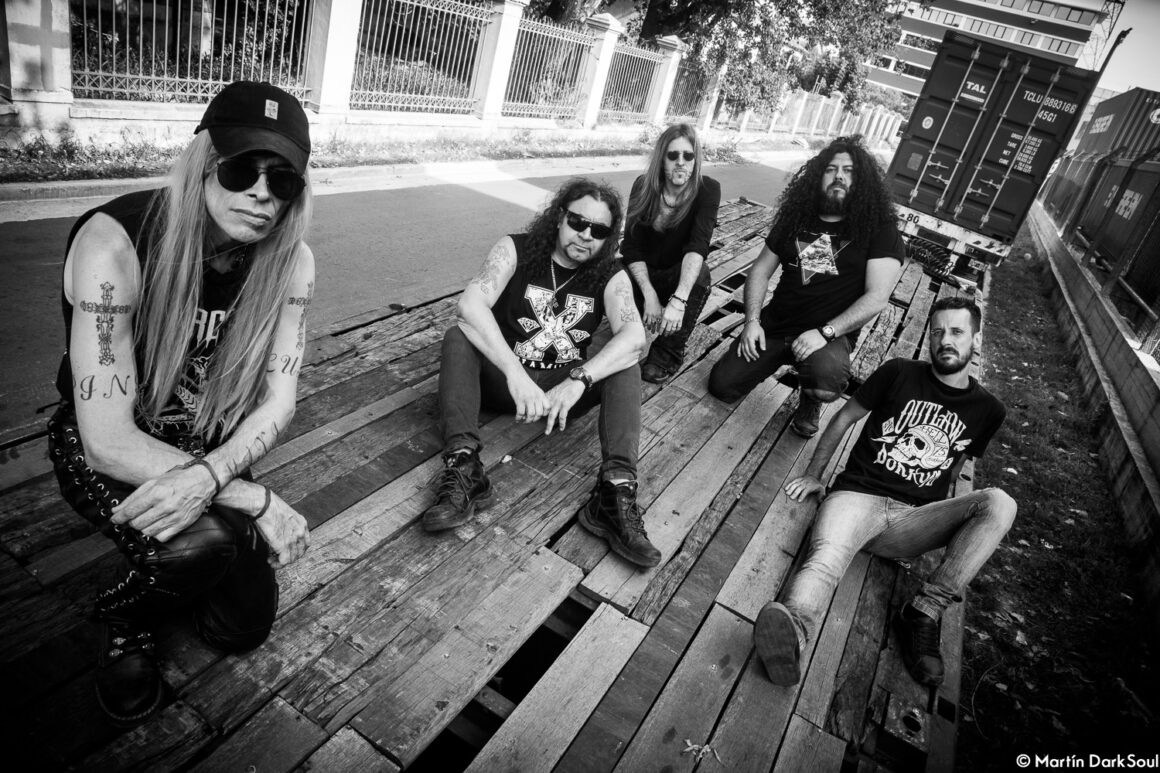 Tren Loco - Originaria de la zona de Gran Bourg, en el oeste del Gran Buenos Aires, la banda se formó en 1990 y un año después ganó, con su tema "Tempestades", el concurso "Yamaha Band Explosión '91", entre un total de 1.300 grupos participantes. Ese mismo año y con ese mismo tema consiguió el segundo premio en la final que se realizó en el estadio Boudokan de Tokio. Tren Loco
